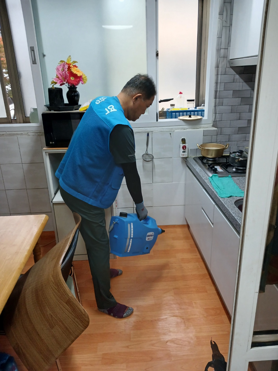 연수구 보건소는 위생해충으로 인한 감염병 발생과 확산을 방지하고 구민의 건강 증진을 도모하기 위해 방역 취약계층을 대상으로 11월까지 방문방역 서비스를 진행한다
